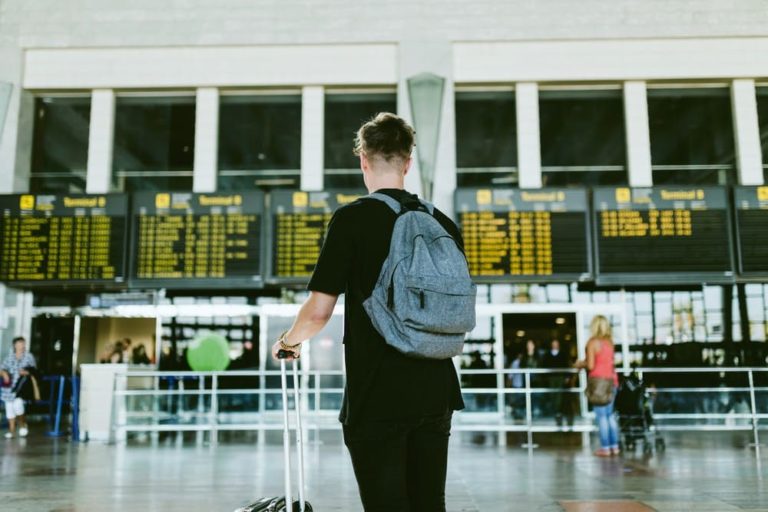 569_9_traveling-e-cigarettes-can-vape-plane